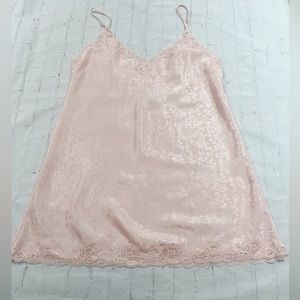 [Victoria’s Secret] vintage gold label blush lace trim nightgown large